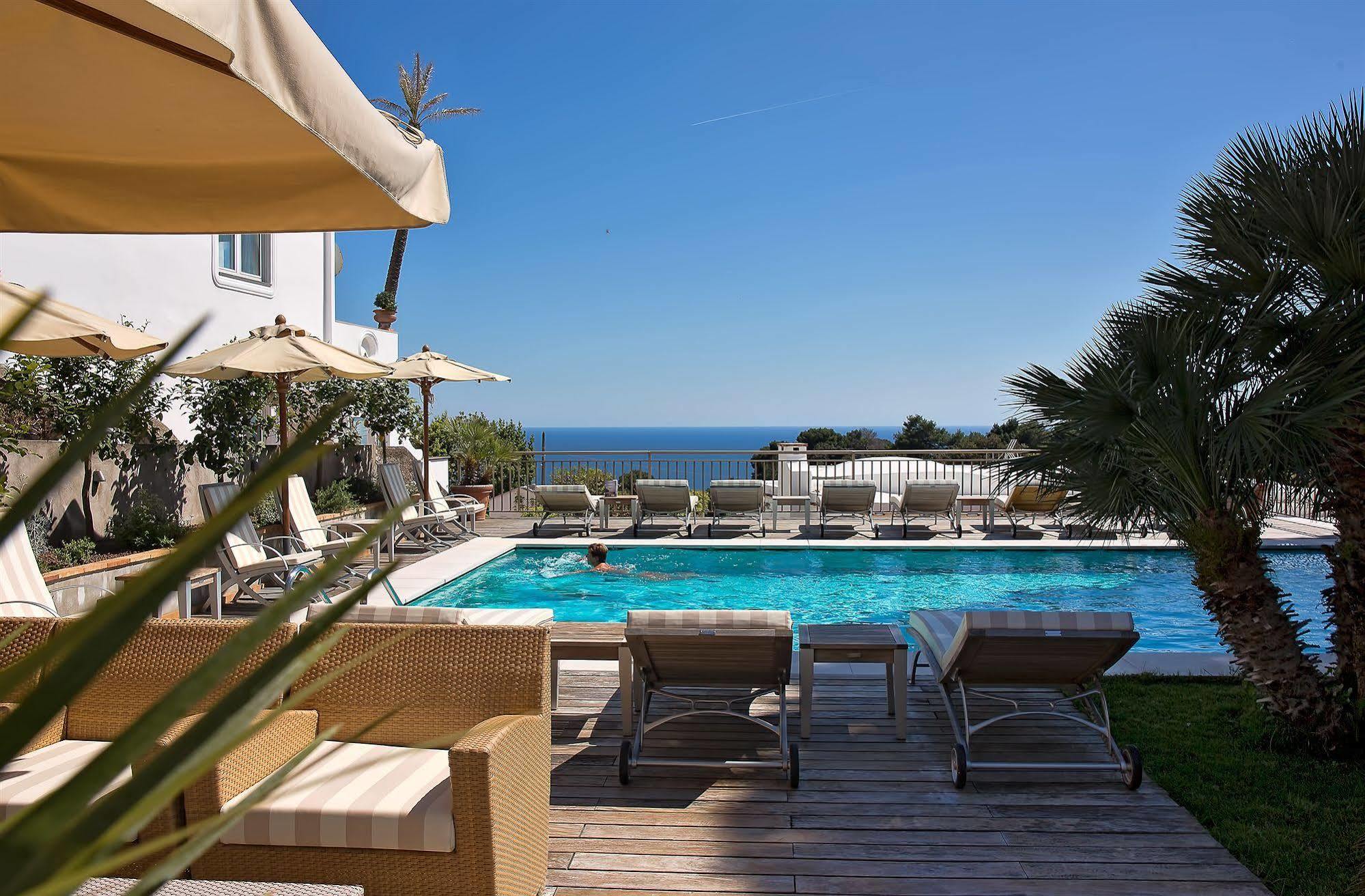 Canasta Hotel Capri