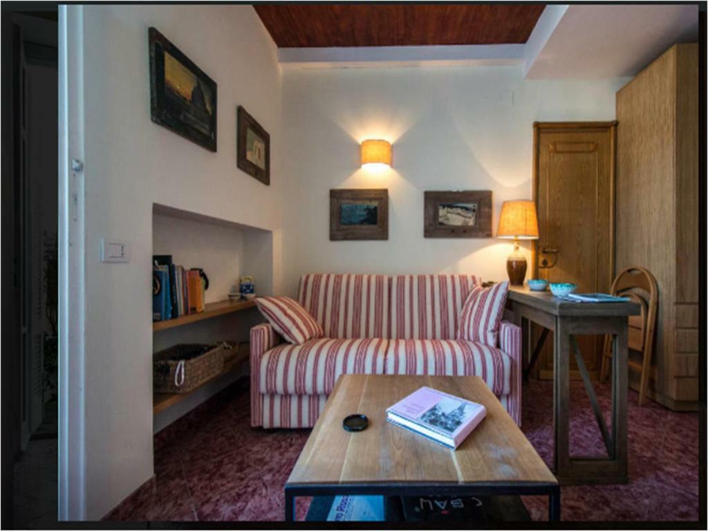 Le Camerelle 83 Holiday home *